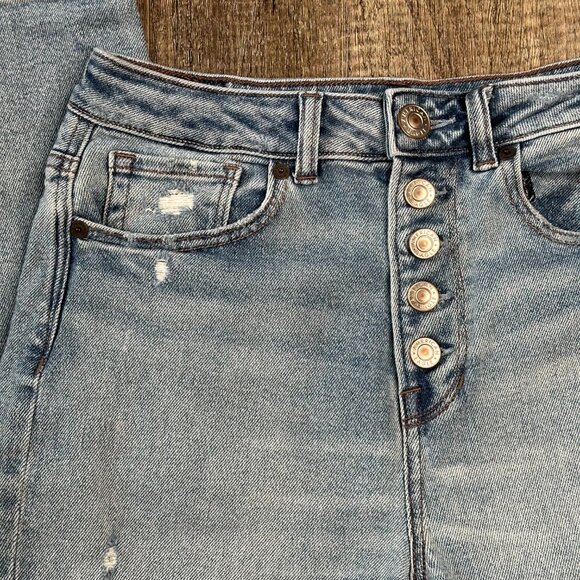 American Eagle Outfitters Mom Jeans - Light Wash - Size 4 Regular - Picture 5 of 6